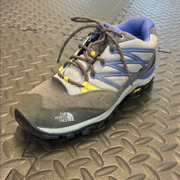 The North Face Shoes - The North Face Heel Cradle PRO Women’s Hiking Shoes Vibram sole Size 8.5